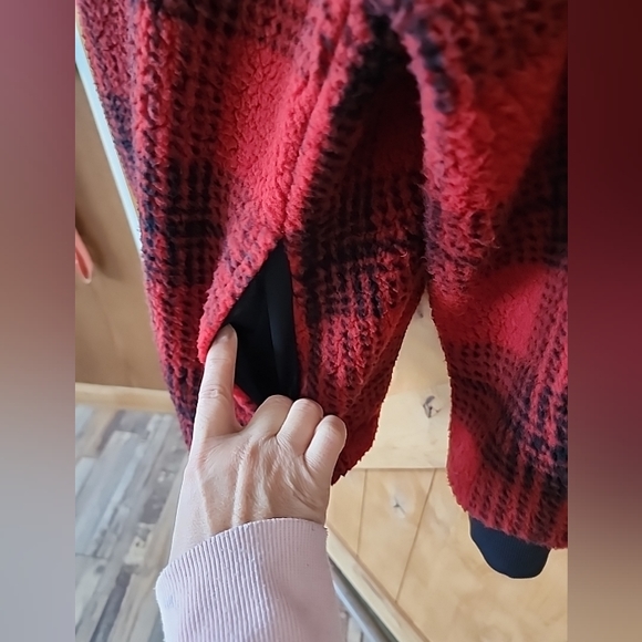 Old Navy, NWOT, Size Sm, Sherpa 1/4 Zip Pullover, Red & Black Plaid - Picture 3 of 10